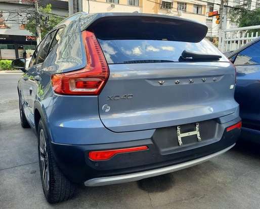 VOLVO-XC40-2021