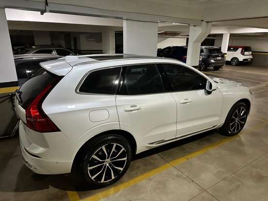 VOLVO-XC60-2022