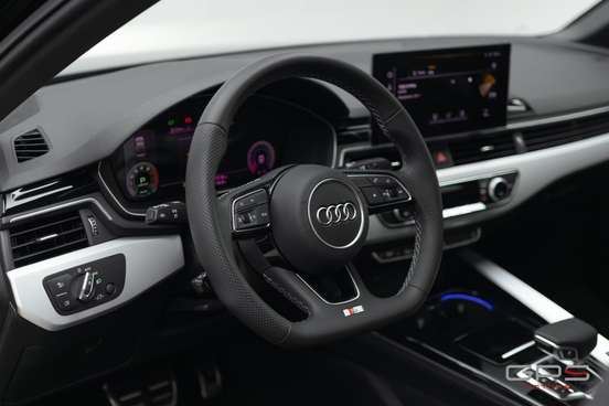 AUDI-A4-2023