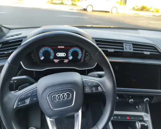 AUDI-Q3-2020
