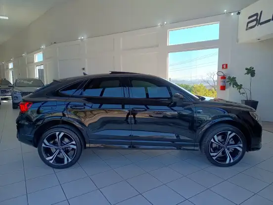 AUDI-Q3-2024