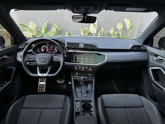 AUDI-Q3-2023