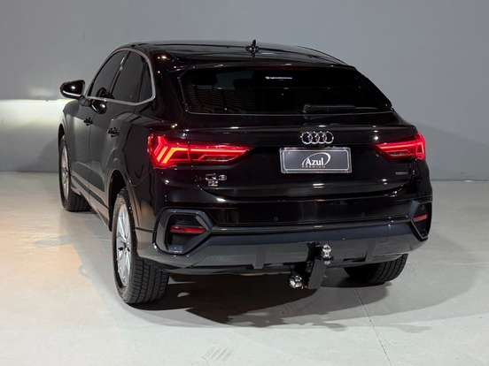 AUDI-Q3-2022