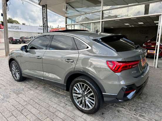 AUDI-Q3-2023
