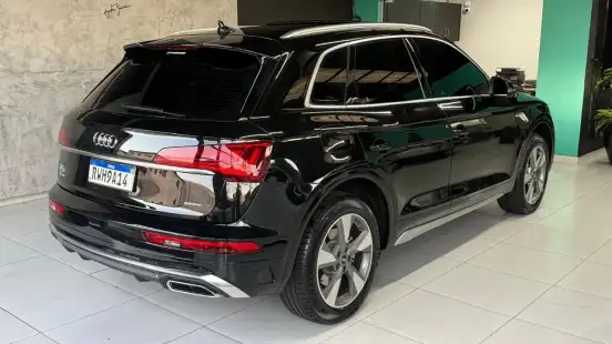 AUDI-Q5-2022