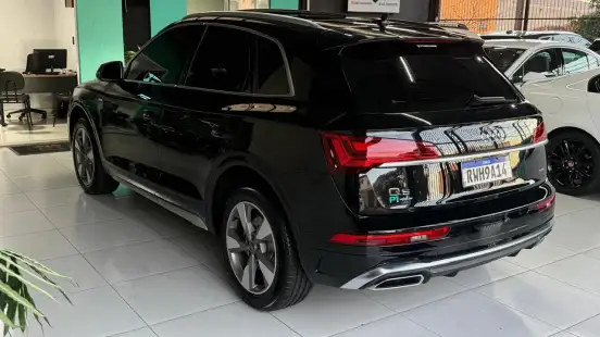 AUDI-Q5-2022