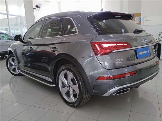 AUDI-Q5-2021