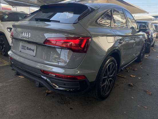 AUDI-Q5-2021