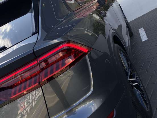 AUDI-Q8-2023