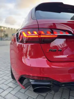 AUDI-RS4-2020