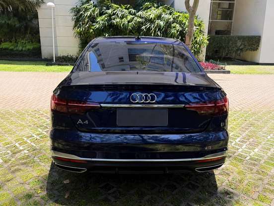 AUDI-A4-2021
