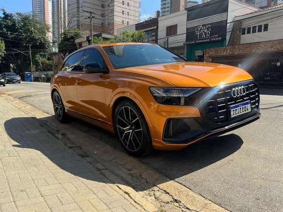 AUDI-Q8-2020