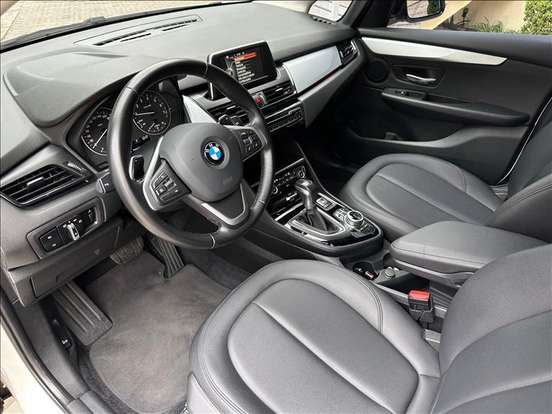 BMW-220i-2017