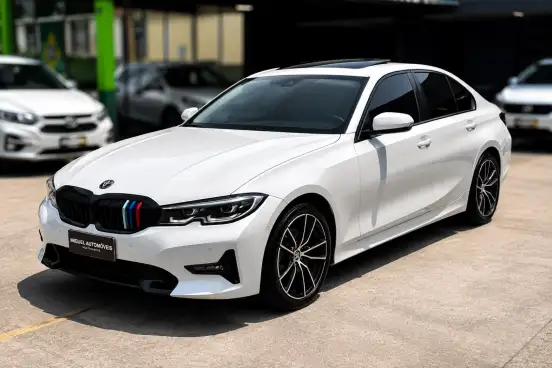 BMW-320i-2021