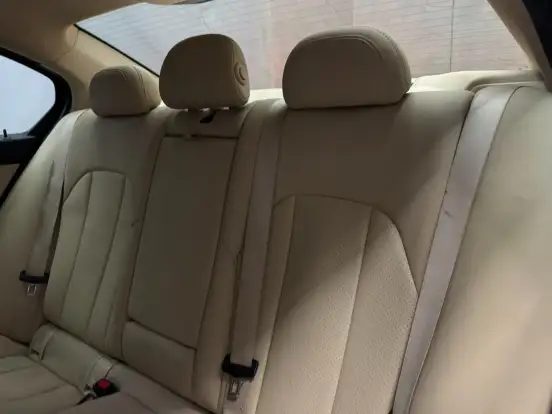 BMW-320i-2022