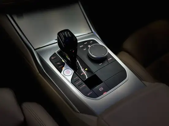 BMW-320i-2022