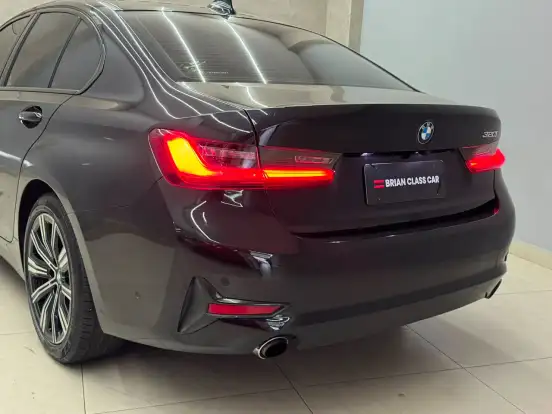 BMW-320i-2022
