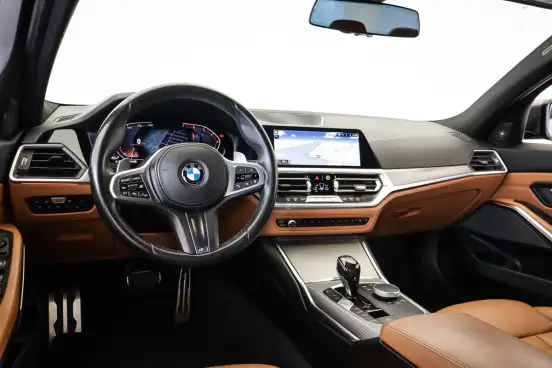 BMW-320i-2021