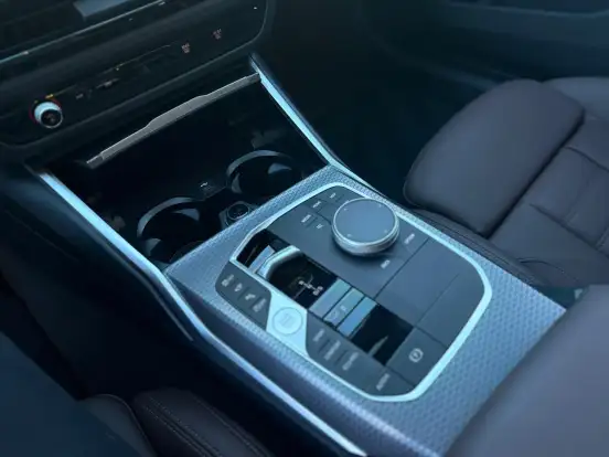 BMW-320i-2025