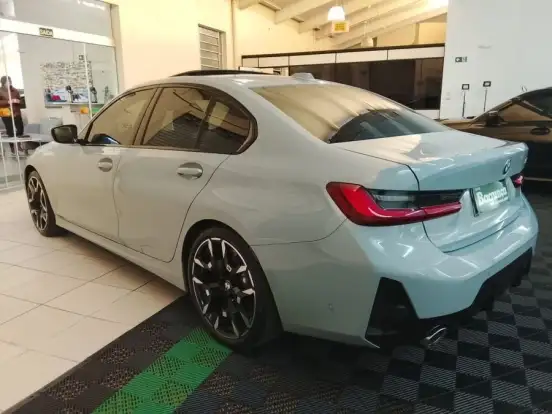 BMW-320i-2024
