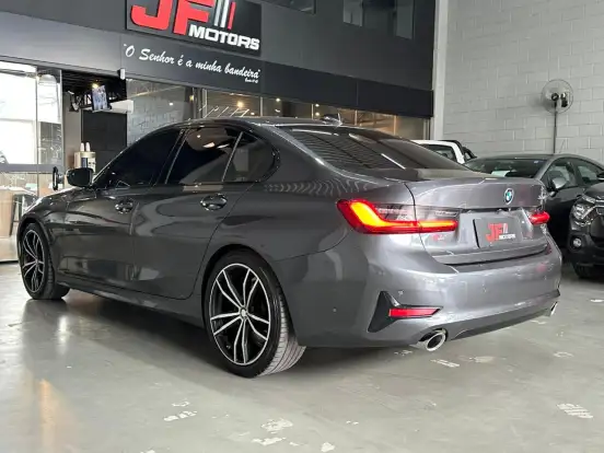 BMW-320i-2019