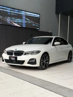 BMW-320i-2020