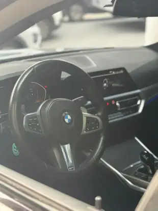 BMW-320i-2020