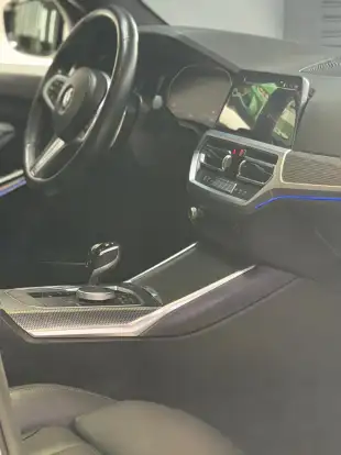 BMW-320i-2020