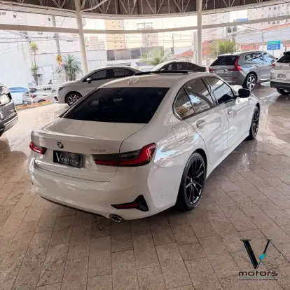 BMW-320i-2020