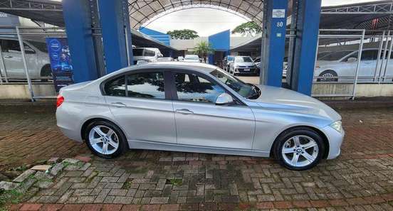 BMW-320i-2014