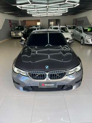BMW-320i-2021