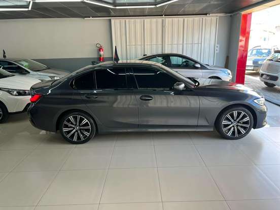 BMW-320i-2021