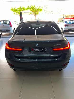 BMW-320i-2021