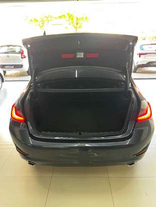 BMW-320i-2021