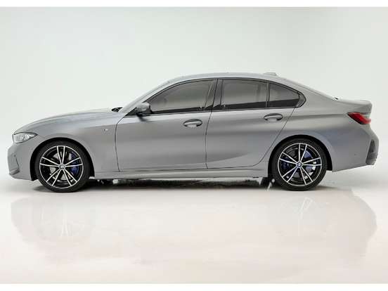 BMW-320i-2023