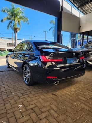 BMW-320i-2023