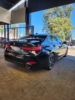 BMW-320i-2023