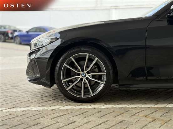 BMW-320i-2024