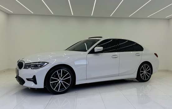 BMW-320i-2021