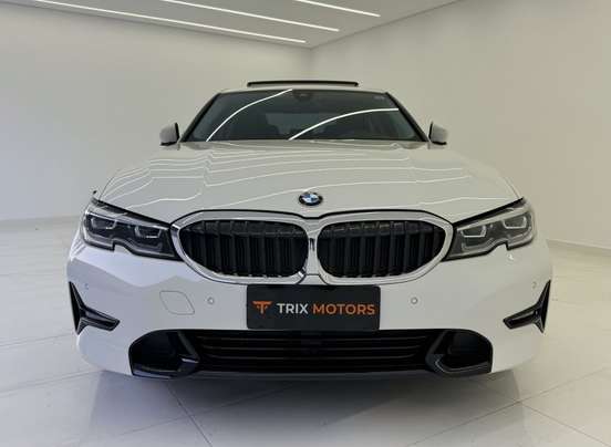 BMW-320i-2021