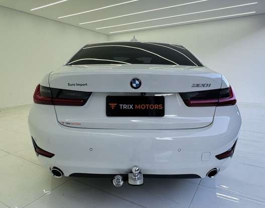 BMW-320i-2021
