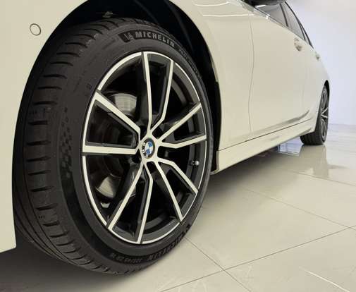 BMW-320i-2021