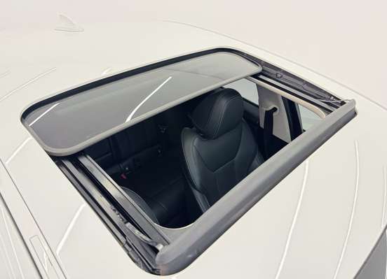 BMW-320i-2021