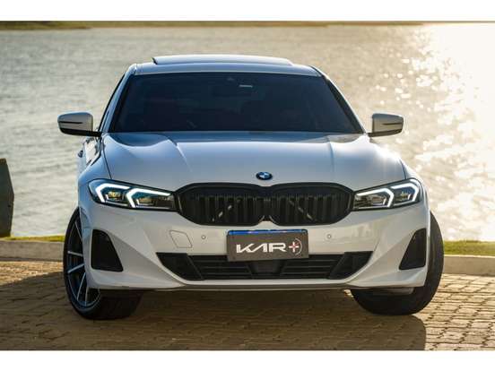 BMW-320i-2022