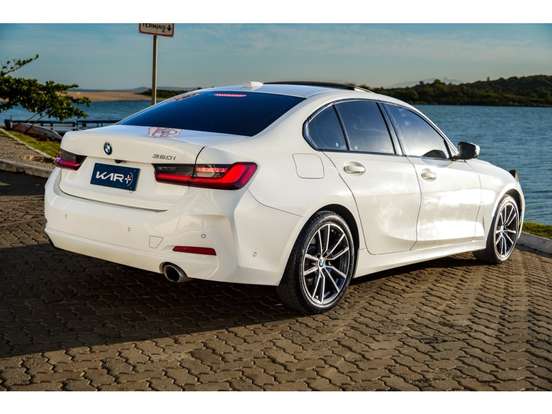BMW-320i-2022