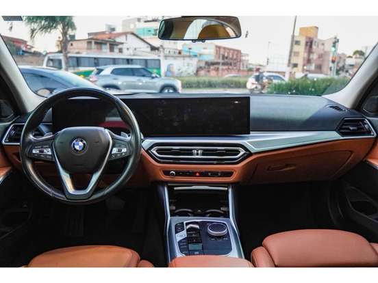 BMW-320i-2022