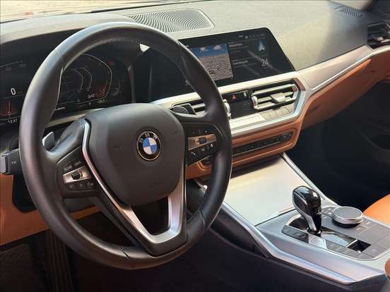 BMW-320i-2022