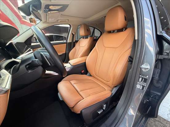 BMW-320i-2022