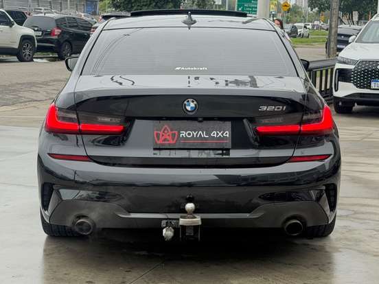 BMW-320i-2020