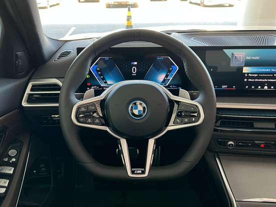 BMW-330e-2025